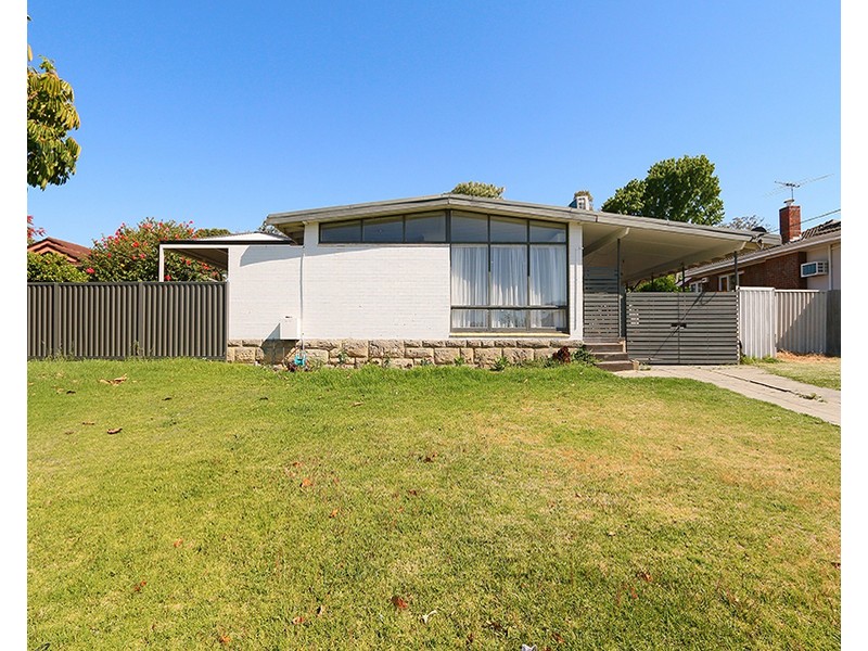 30 Lester Drive, Thornlie WA 6108