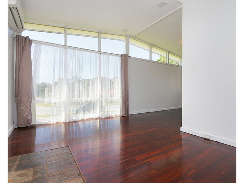 30 Lester Drive, Thornlie WA 6108
