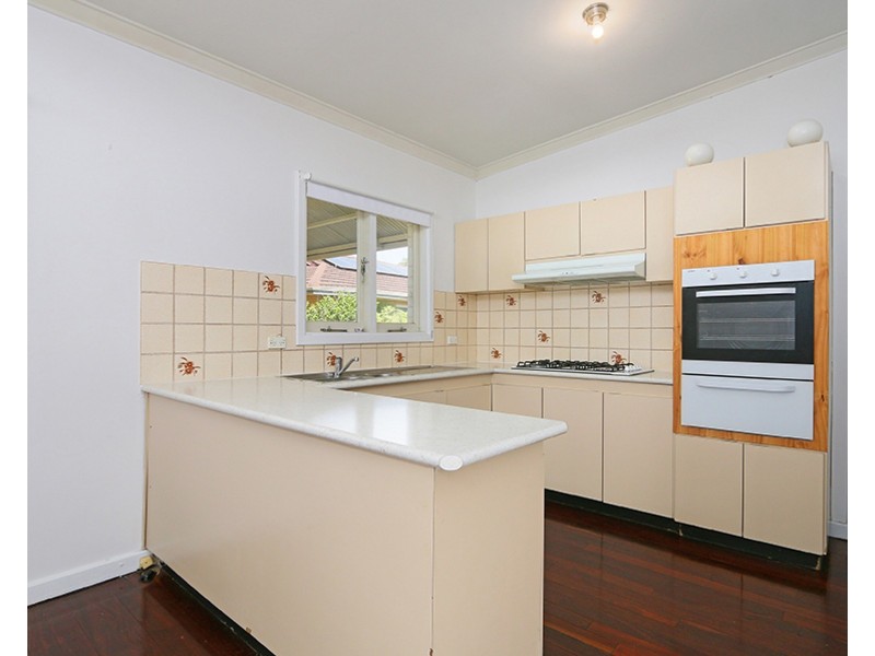 30 Lester Drive, Thornlie WA 6108