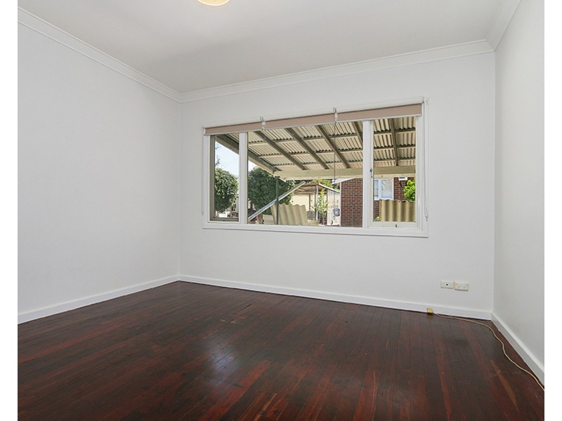 30 Lester Drive, Thornlie WA 6108