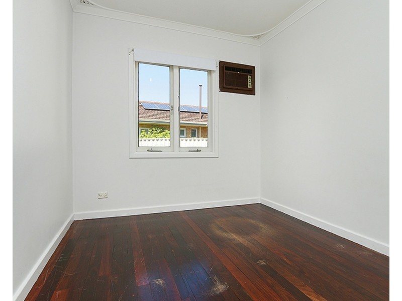 30 Lester Drive, Thornlie WA 6108