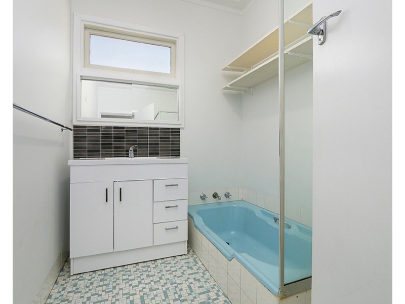 30 Lester Drive, Thornlie WA 6108