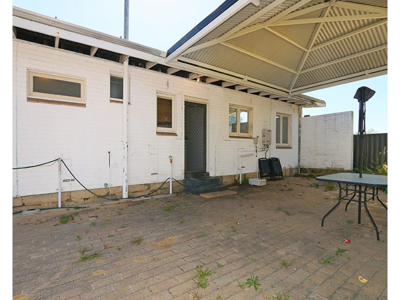 30 Lester Drive, Thornlie WA 6108