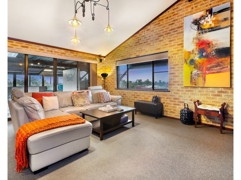 9 Bluebell Court, Thornlie WA 6108