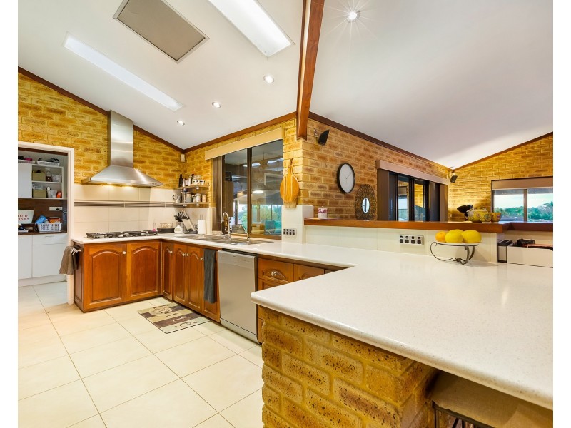 9 Bluebell Court, Thornlie WA 6108