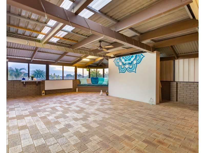 9 Bluebell Court, Thornlie WA 6108