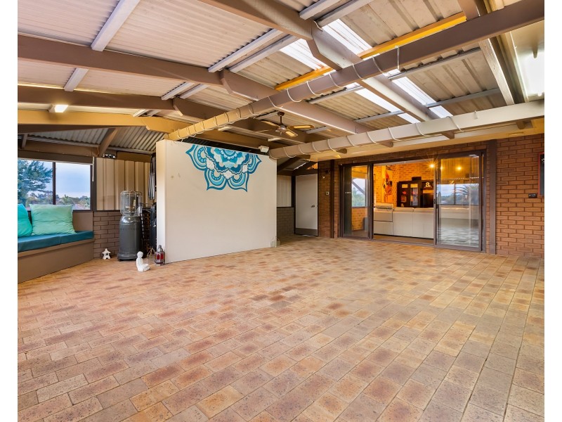 9 Bluebell Court, Thornlie WA 6108