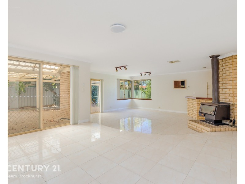 17 Murdoch Road, Thornlie WA 6108