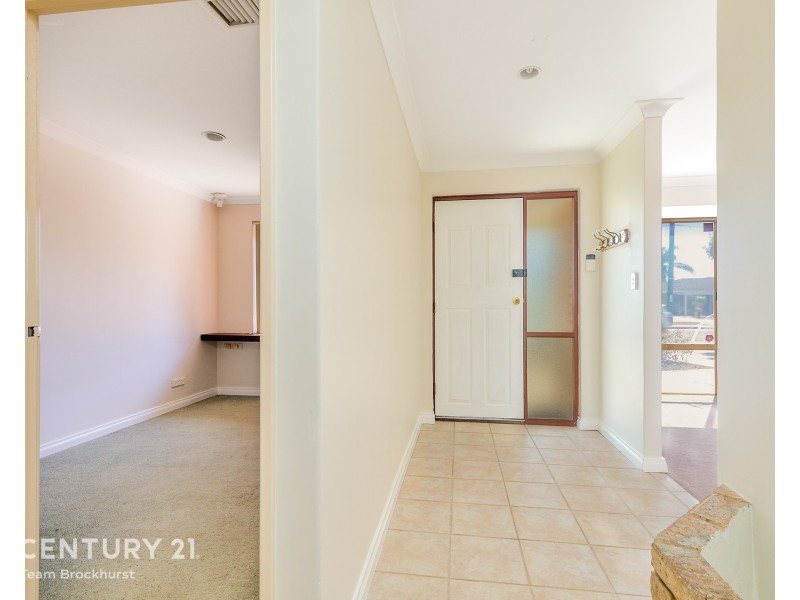 17 Murdoch Road, Thornlie WA 6108