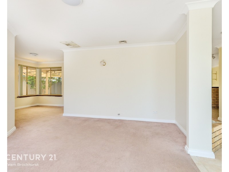 17 Murdoch Road, Thornlie WA 6108