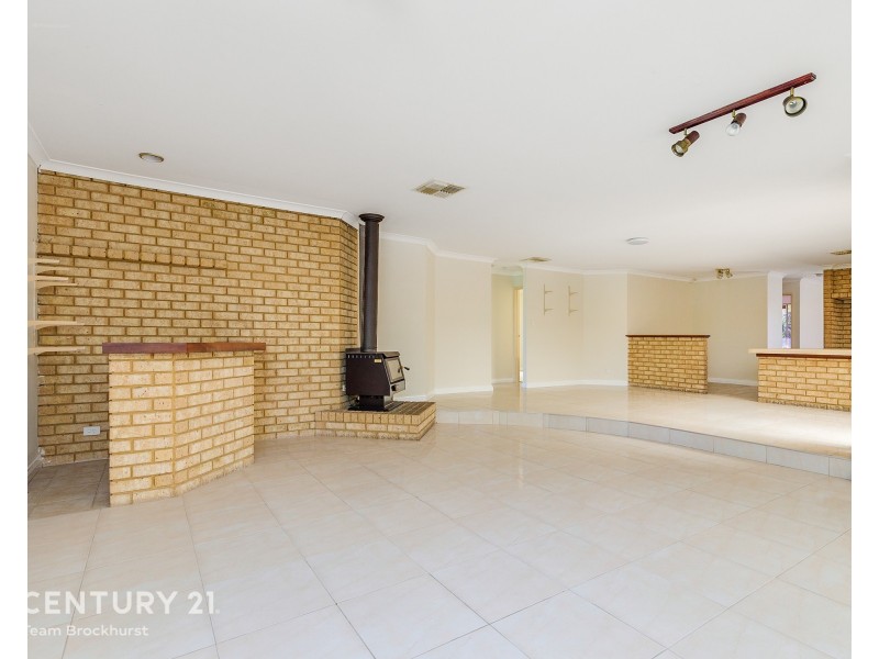 17 Murdoch Road, Thornlie WA 6108