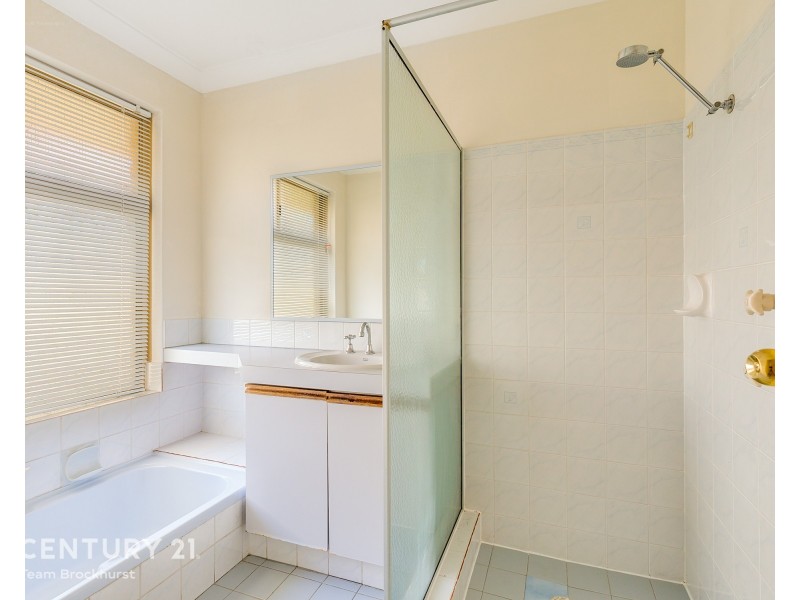 17 Murdoch Road, Thornlie WA 6108