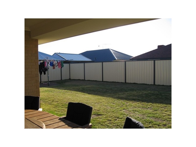 8 Crockett Way, Success WA 6164