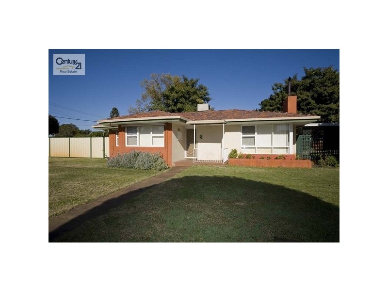 27 Cranwell Street, Thornlie WA 6108