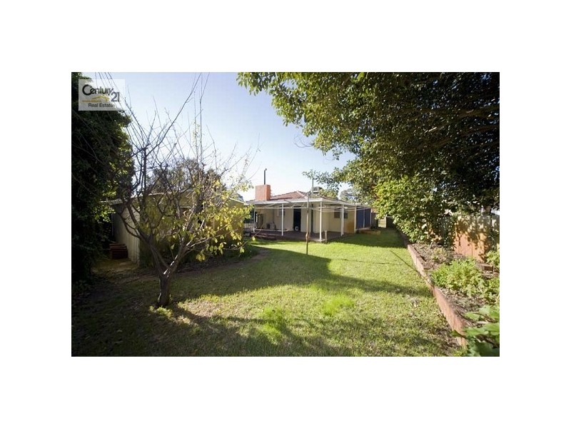 27 Cranwell Street, Thornlie WA 6108