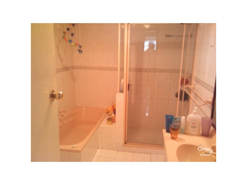 8 Range View Way, Thornlie WA 6108