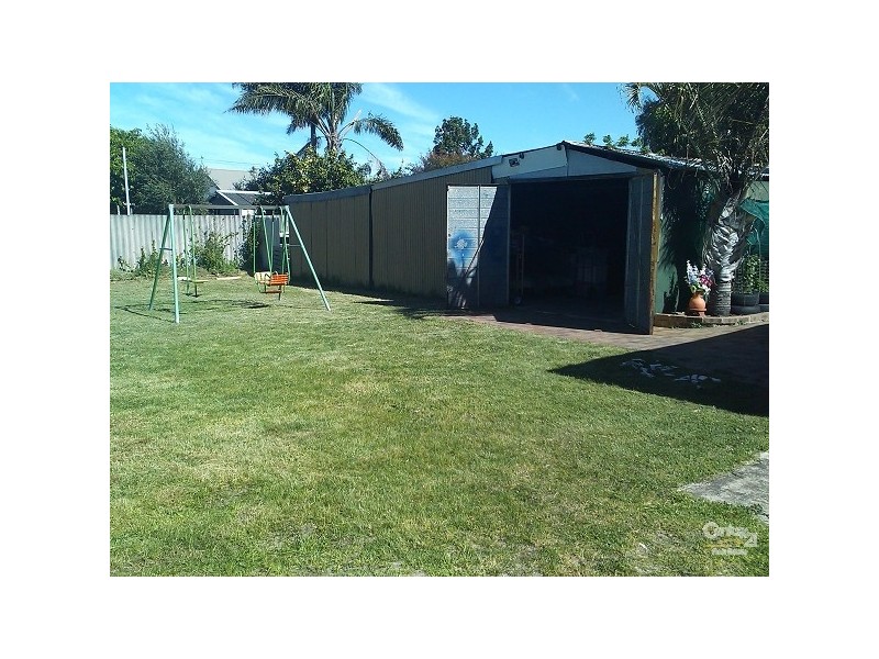 8 Range View Way, Thornlie WA 6108