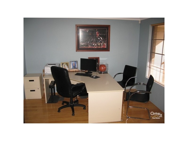 15 Elson Way, Cloverdale WA 6105