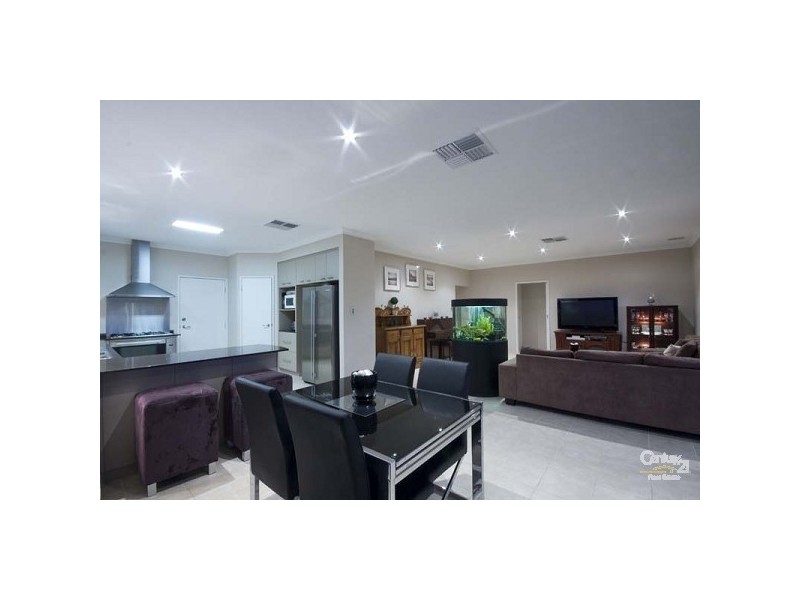 11 Temple Way, Piara Waters WA 6112