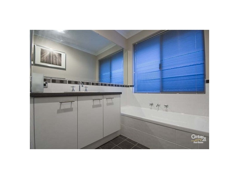 11 Temple Way, Piara Waters WA 6112