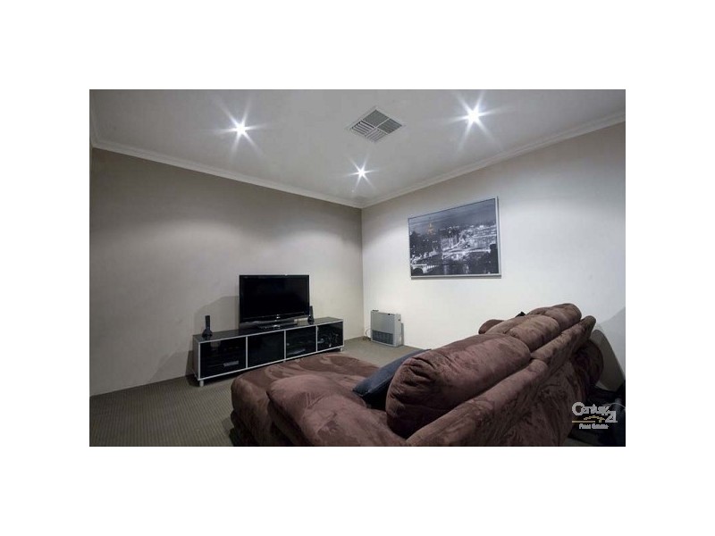 11 Temple Way, Piara Waters WA 6112