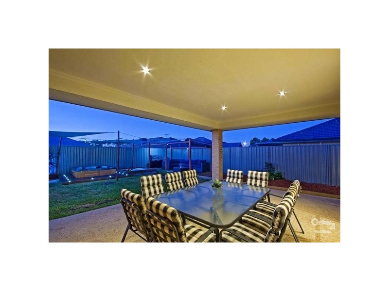 11 Temple Way, Piara Waters WA 6112