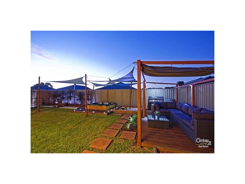 11 Temple Way, Piara Waters WA 6112