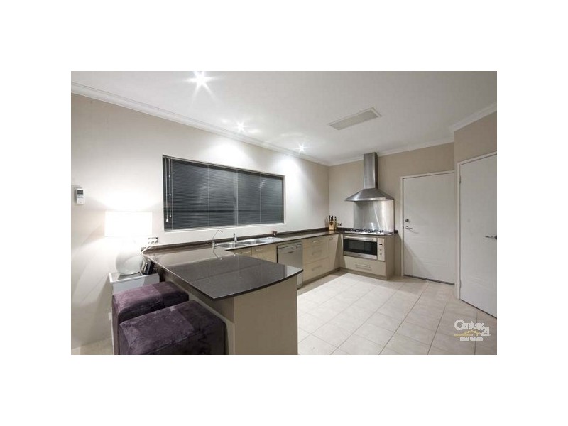 11 Temple Way, Piara Waters WA 6112