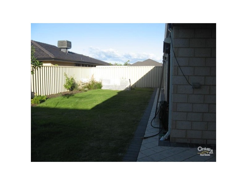 16 Bartlett Way, Canning Vale WA 6155