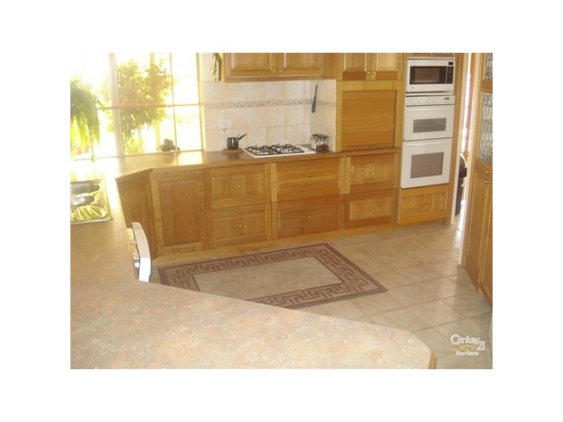 31 Redheart Drive, Thornlie WA 6108