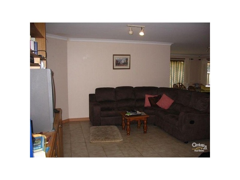 31 Redheart Drive, Thornlie WA 6108