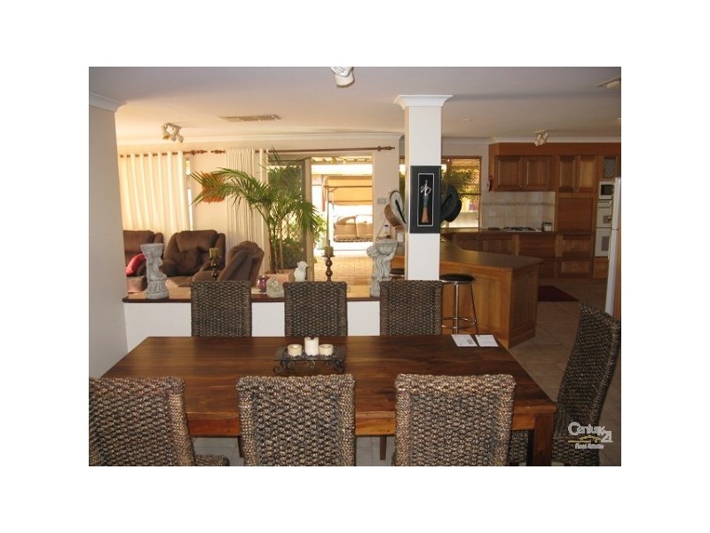 31 Redheart Drive, Thornlie WA 6108