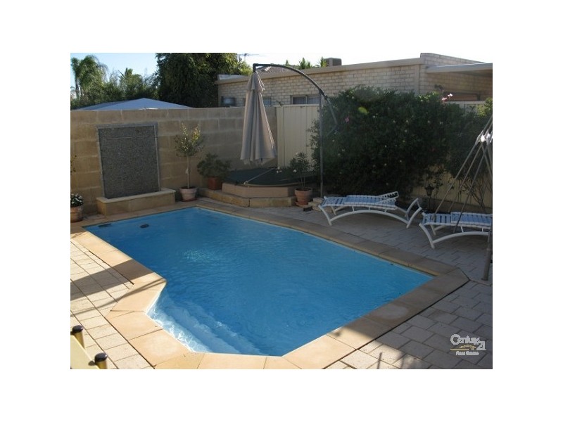 31 Redheart Drive, Thornlie WA 6108