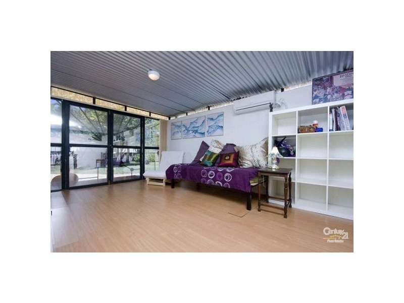 4 Ilford Place, Thornlie WA 6108