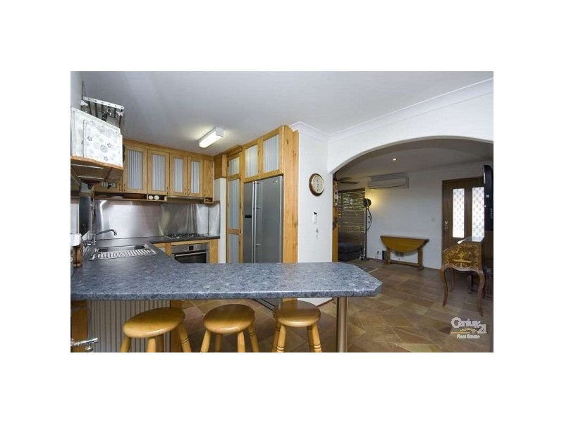 4 Ilford Place, Thornlie WA 6108