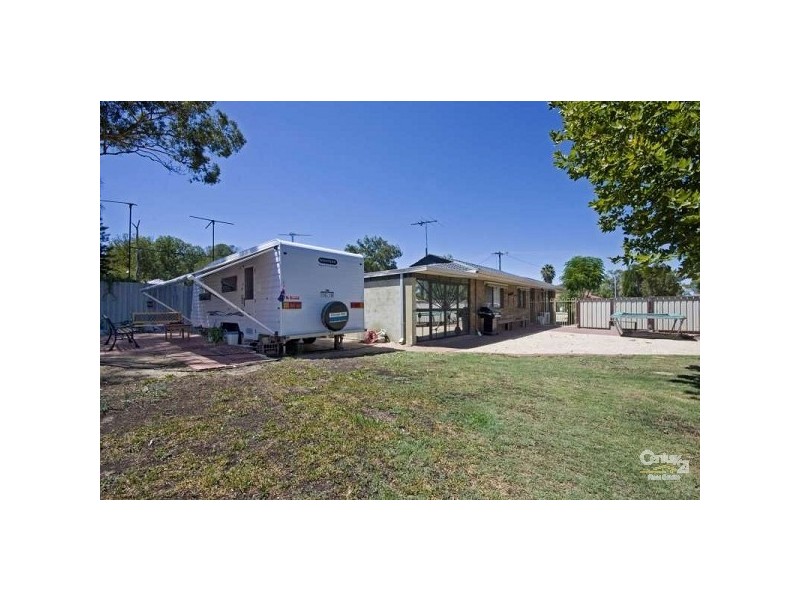 4 Ilford Place, Thornlie WA 6108