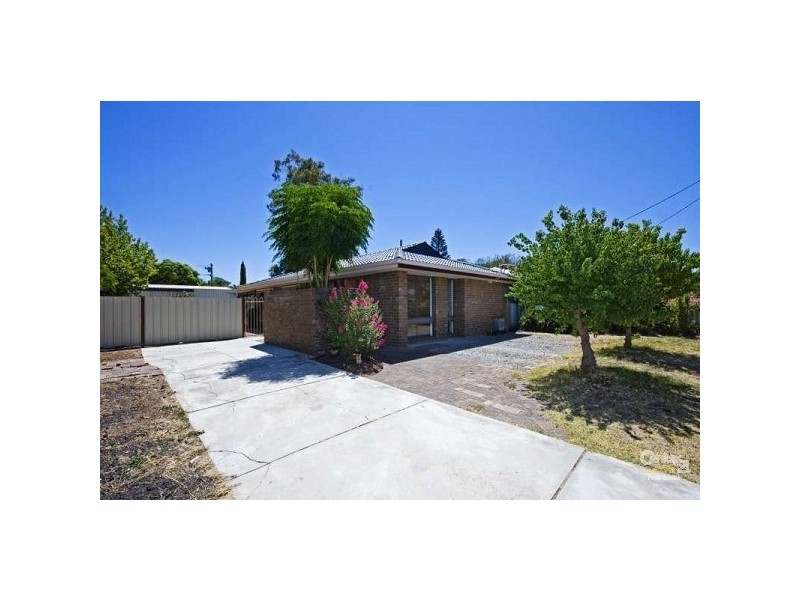 4 Ilford Place, Thornlie WA 6108