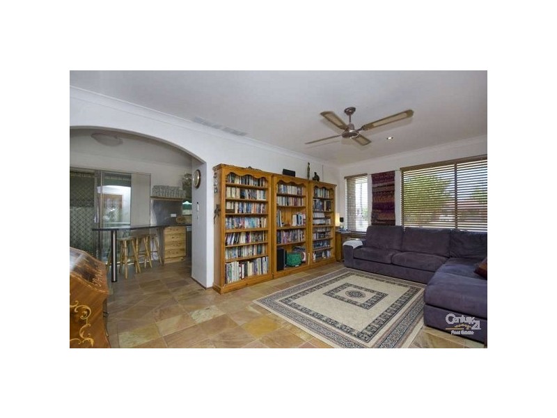 4 Ilford Place, Thornlie WA 6108