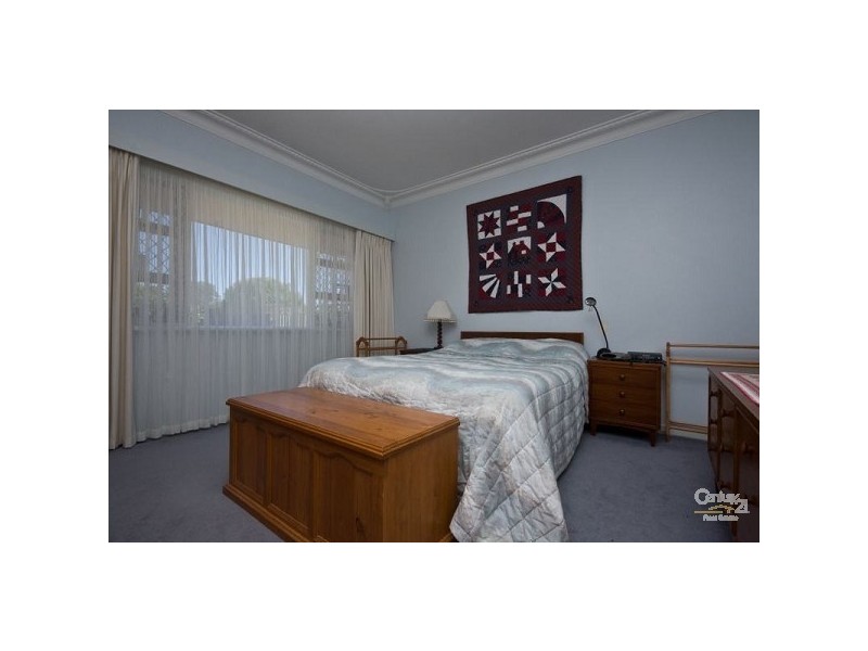 16 Davilak Crescent, Manning WA 6152