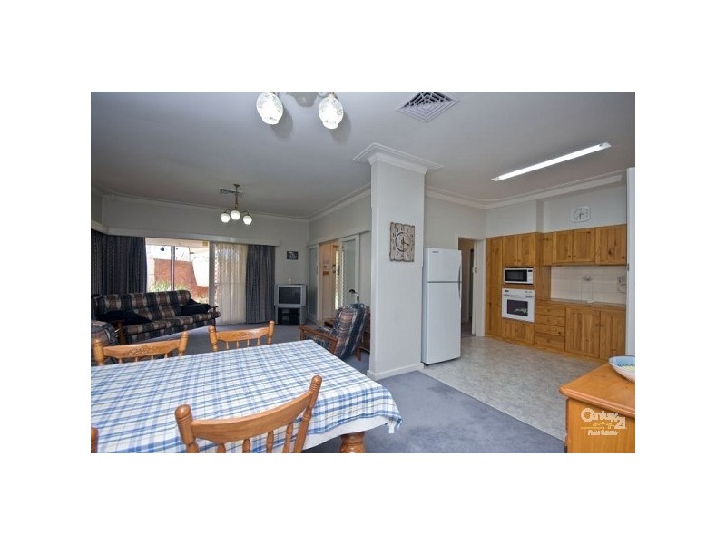 16 Davilak Crescent, Manning WA 6152