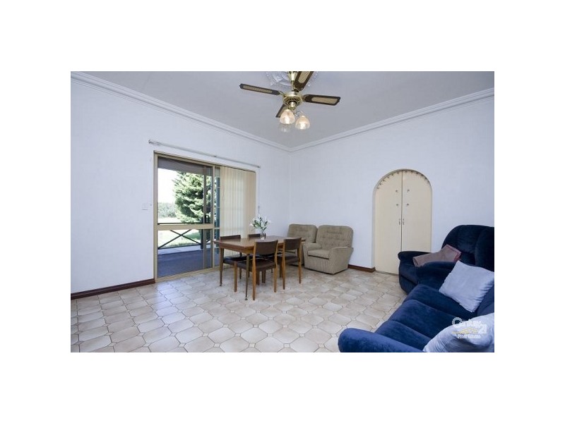 1A Civic Gardens, Cannington WA 6107