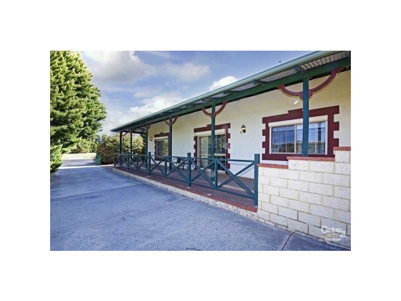 1A Civic Gardens, Cannington WA 6107