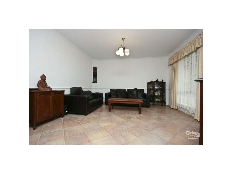 21 Treaty Oak Cove, Bibra Lake WA 6163