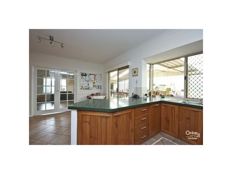 21 Treaty Oak Cove, Bibra Lake WA 6163