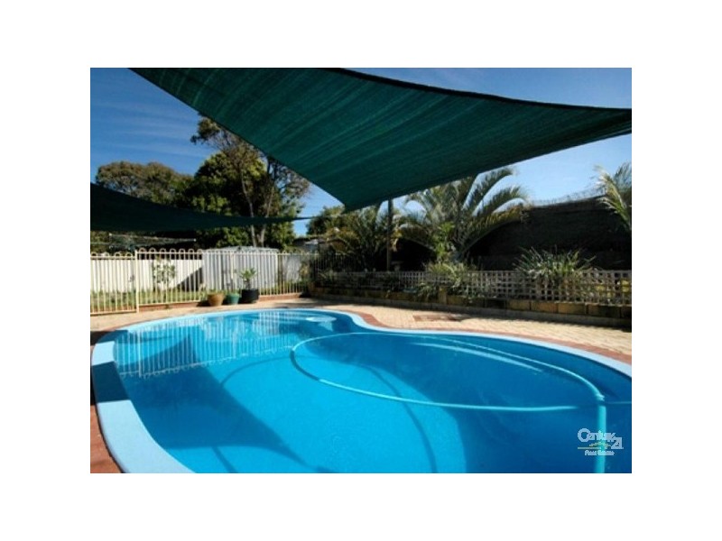 10 Burslem Drive, Thornlie WA 6108