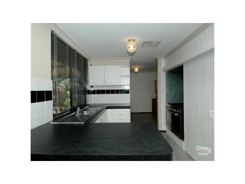 10 Burslem Drive, Thornlie WA 6108