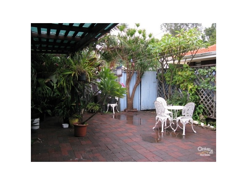 27 Pembury Road, Thornlie WA 6108