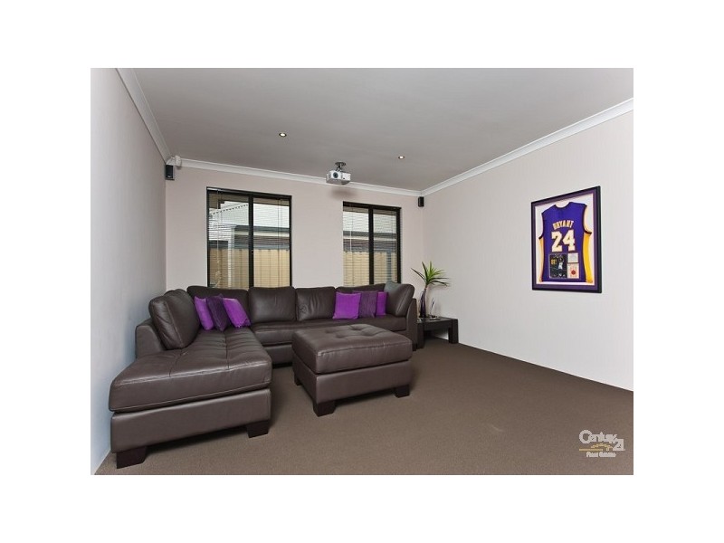3 Grallina Way, Tapping WA 6065