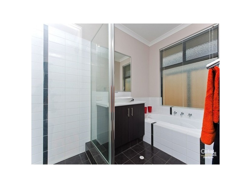 3 Grallina Way, Tapping WA 6065