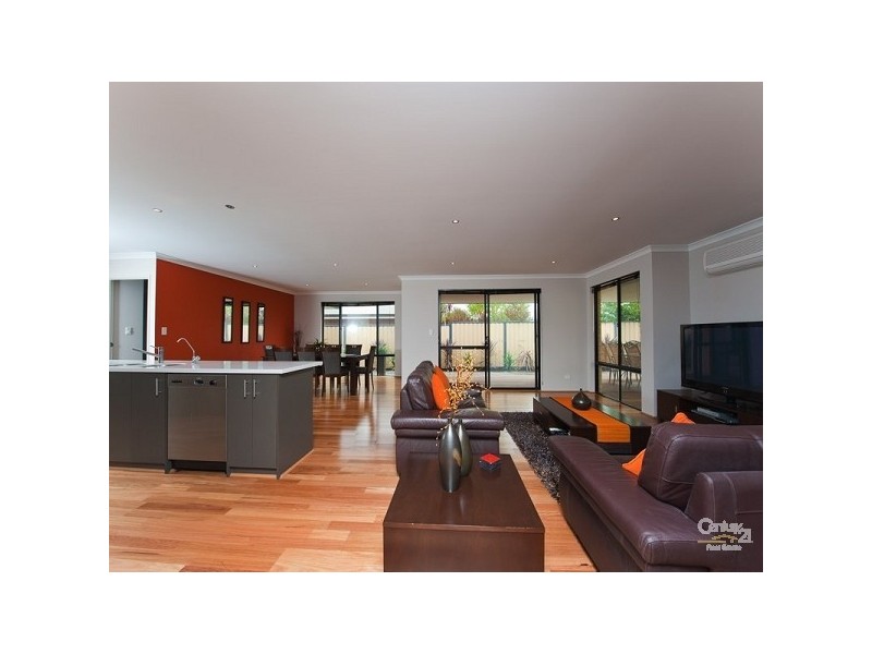 3 Grallina Way, Tapping WA 6065
